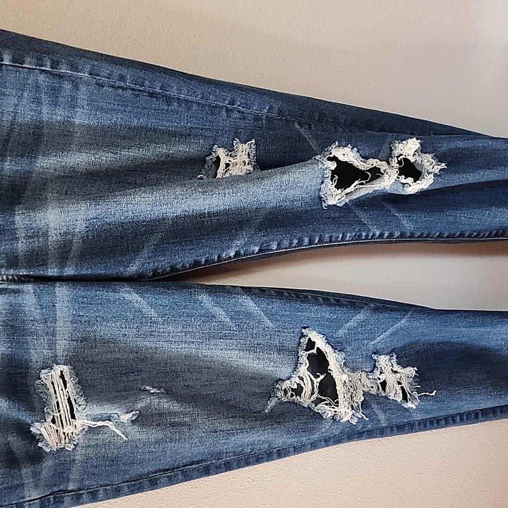 Distressed Jeans - Picture 2 of 6